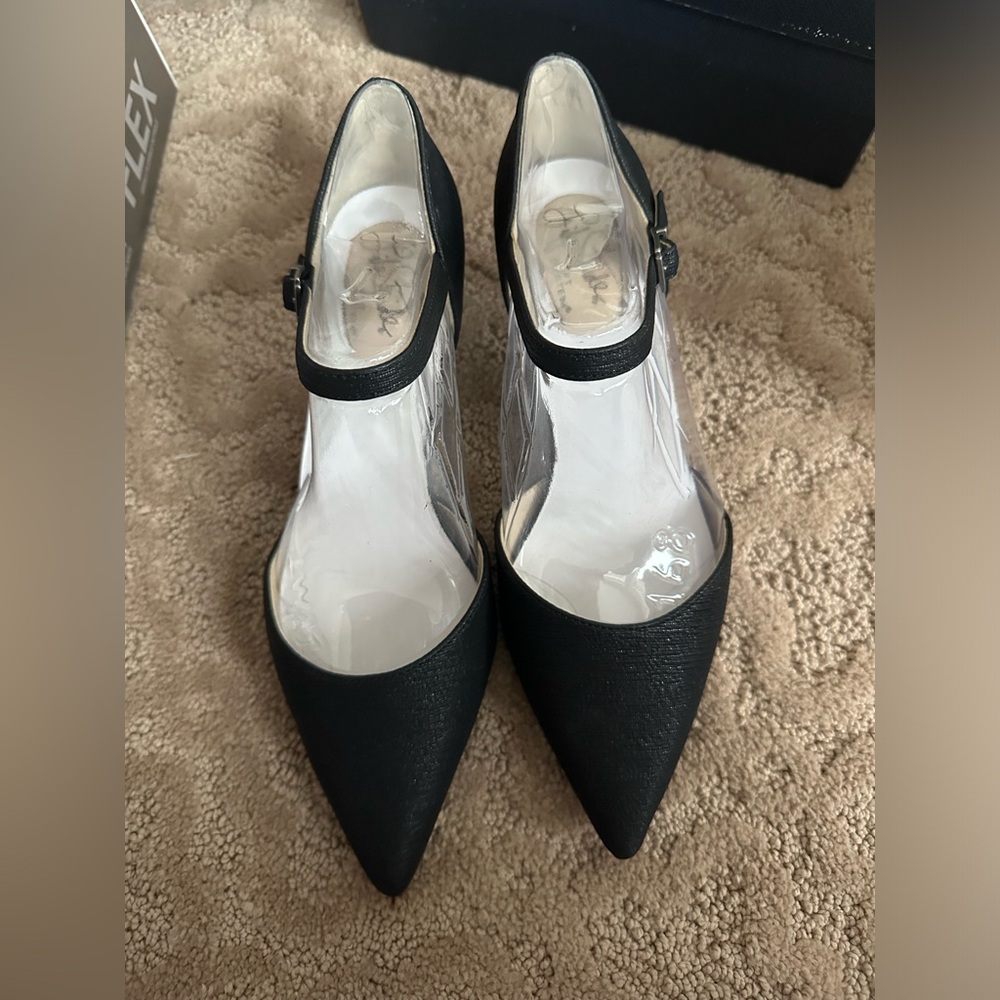 Kitten heels - black